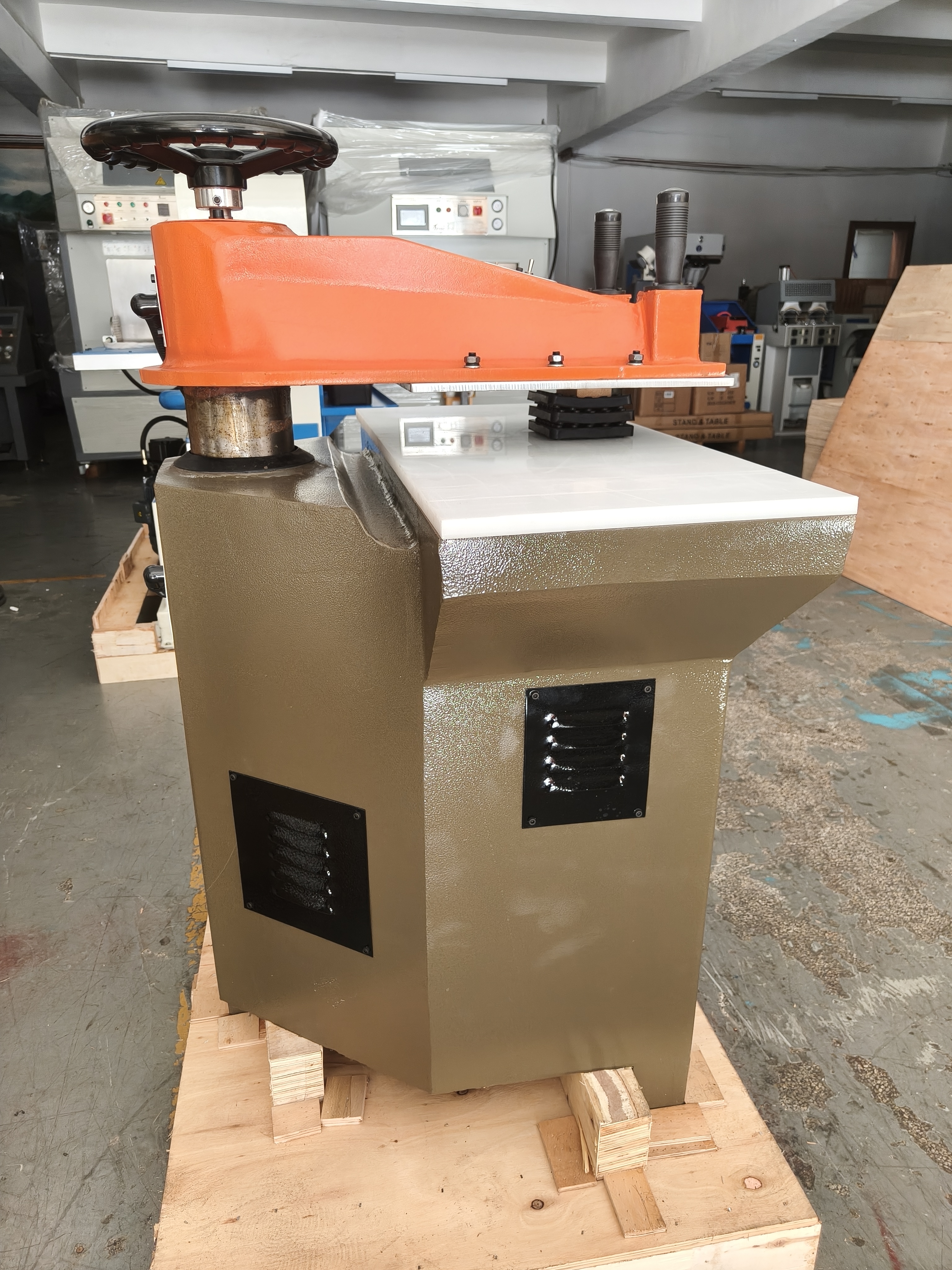 YT-12 Tons Hydraulic Swing Arm - Die Cutting Machine 리뷰 및 가격